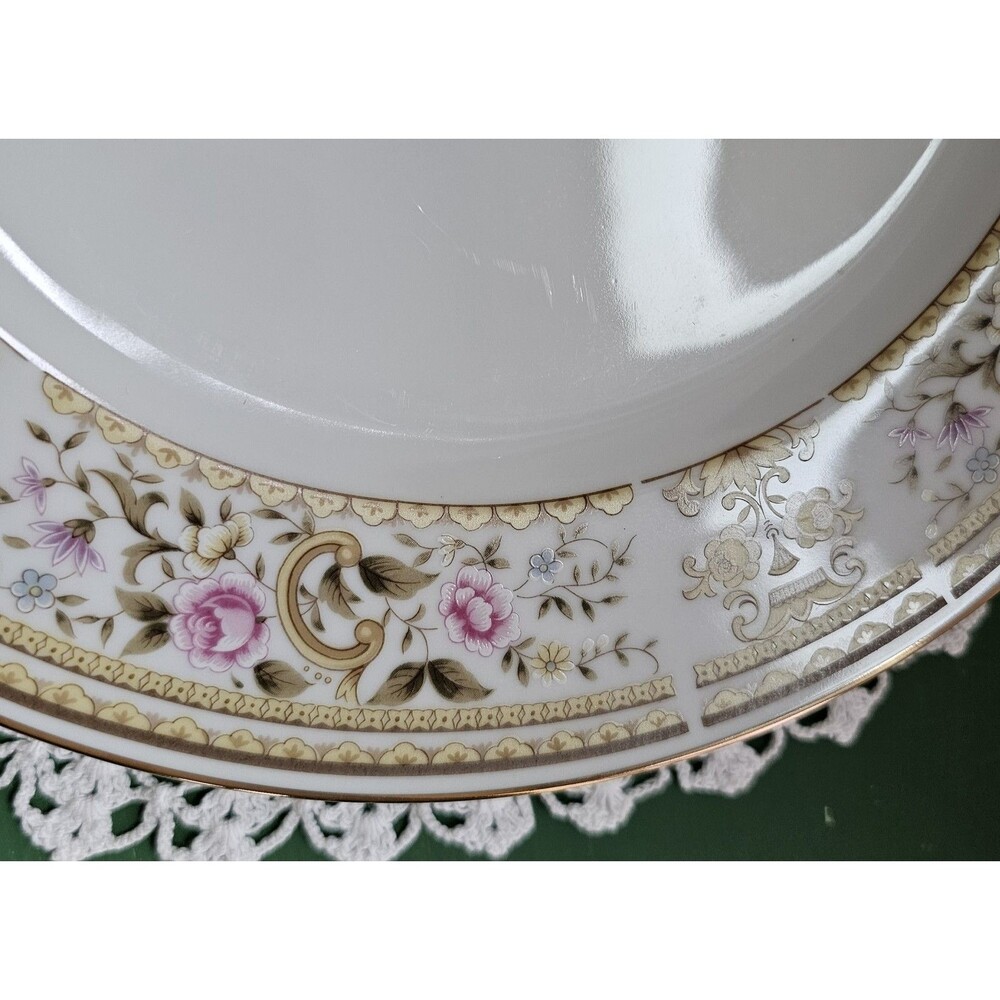 Pair Of Vintage Wallace Heritage "Daphne" Porcelain Dinner Plates - Picture 6 of 6